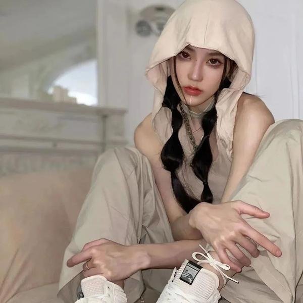 伴游女王